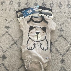 Gerber pack of 5 onesies bear stripes boy baby strong beige tan black gray